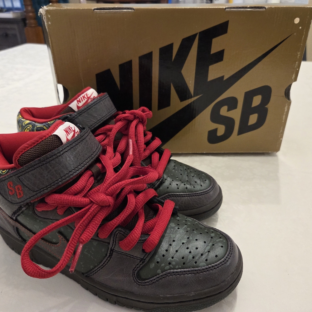 Nike Dunk MID PREMIUM SB- Dark Brown and Red Sneaker